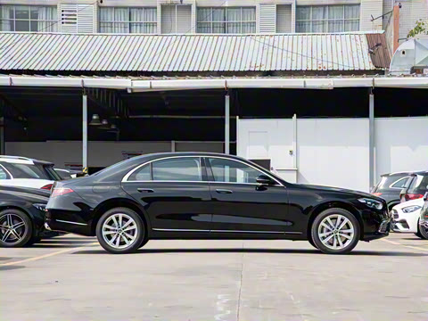 2025�� S 400 L ������