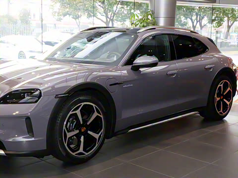 2024�� Taycan 4 Cross Turismo