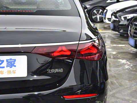 2025�� �Ŀ� E 300 L ������