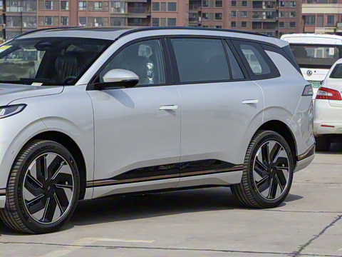 2025�� 636Ultra���Ȱ� 5��