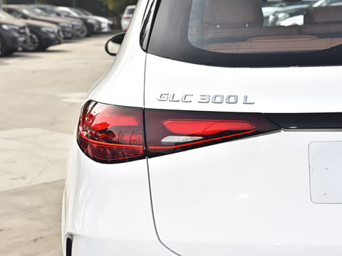 2025�� GLC 300 L 4MATIC ������ 7��