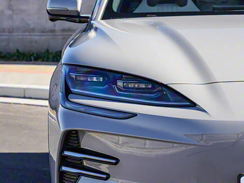 2025�� EV �Ǽݰ� 605km �콢��