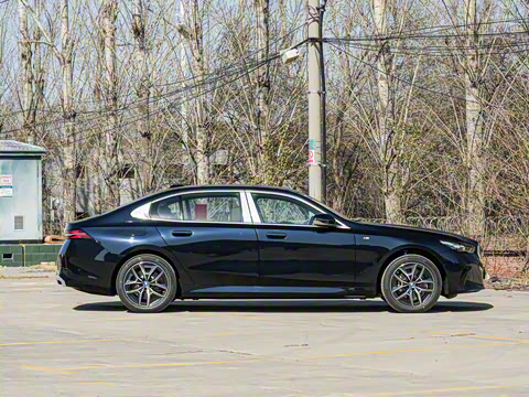 2025�� eDrive 35L M�˶���װ