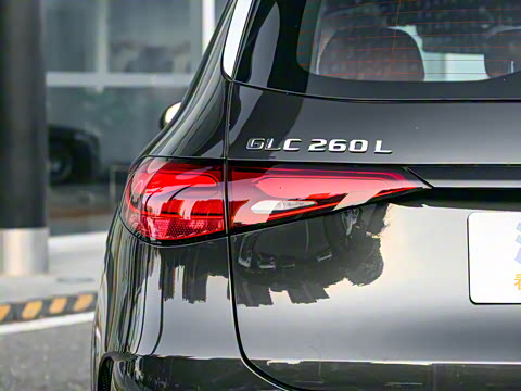 2025�� �Ŀ� GLC 260 L 4MATIC ������