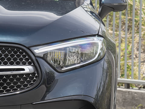 2025�� �Ŀ� GLC 260 L 4MATIC ������