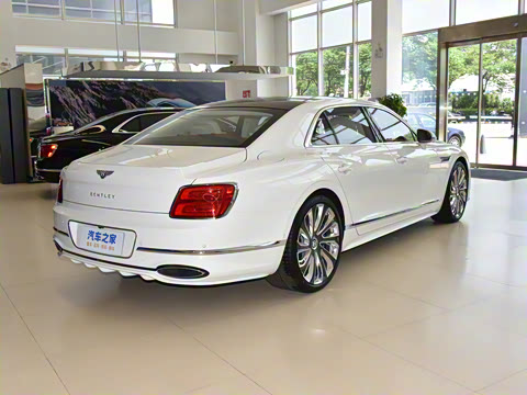 2026�� 4.0T V8 Mulliner