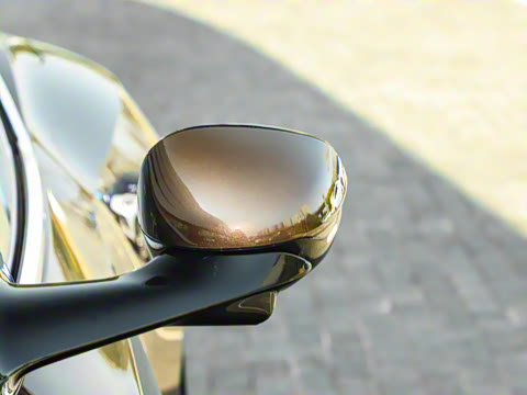 2025�� 4.0T V8 Volante