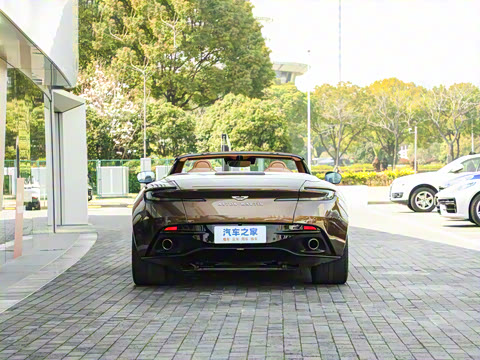 2025�� 4.0T V8 Volante