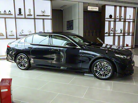 2025�� 530Li xDrive M�˶���װ
