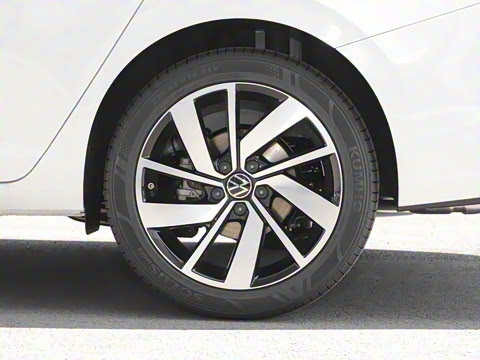 2025�� �Ŀ� 300TSI DSG׿Խ��