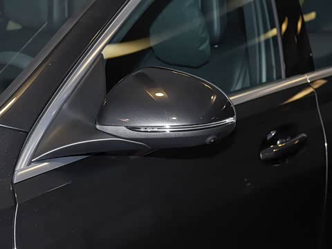 2025�� �Ŀ� C 260 L �˶���