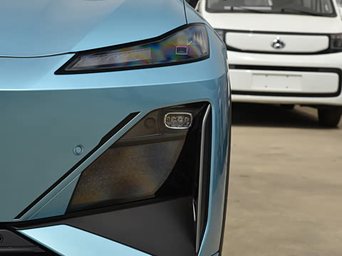 2025�� 215Max ��ΪǬ���Ǽ�ADS SE���̰�