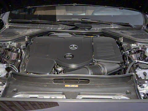 2025�� �Ŀ� E 300 L ������