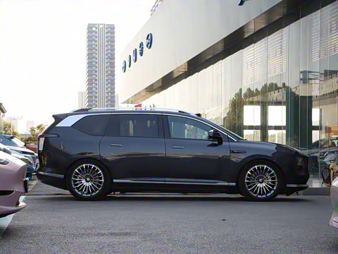 2025�� 700 Ultra�������������״��