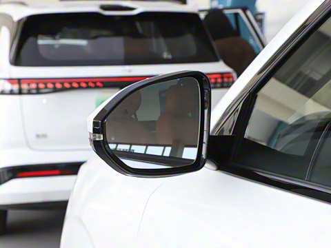 2025�� 210Ultra���̰� 6��