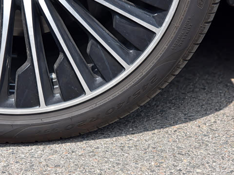 2024�� E 300 L ����˶���