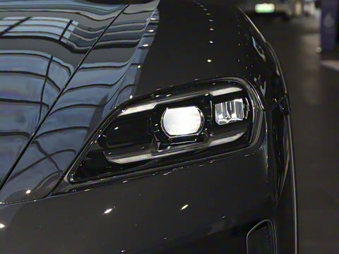 2024�� Taycan 4 Cross Turismo