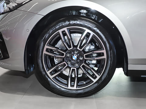 2025�� 525Li M�˶���װ