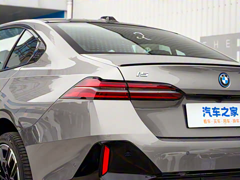 2024�� xDrive M60