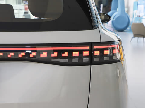 2025�� 636Max���Ȱ� 5��