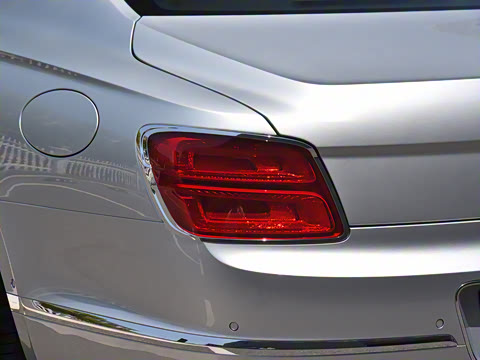 2026�� 4.0T V8 Mulliner