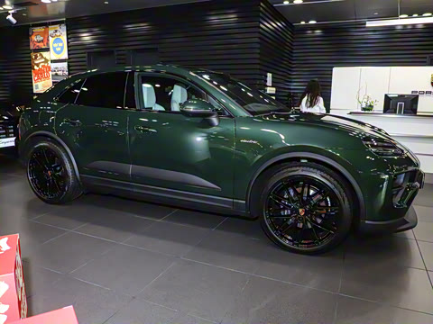 2024�� Macan 4