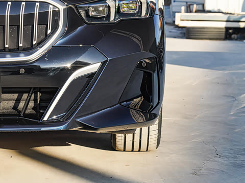 2025�� 530Li ������ M�˶���װ