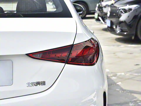 2025�� �Ŀ� C 260 L �˶���