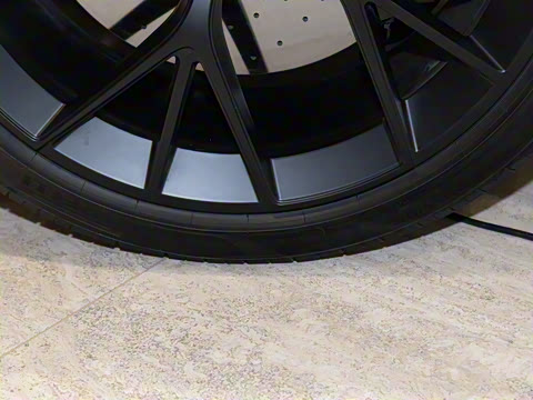 2025�� 4.0T V8 707