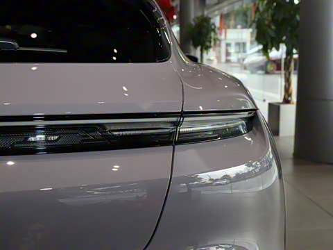 2024�� Taycan 4 Cross Turismo