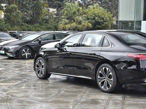 2025�� �Ŀ� E 300 L ������