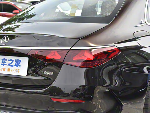 2025�� �Ŀ� E 300 L �����˶���