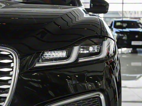 2025�� P250 R-Dynamic S