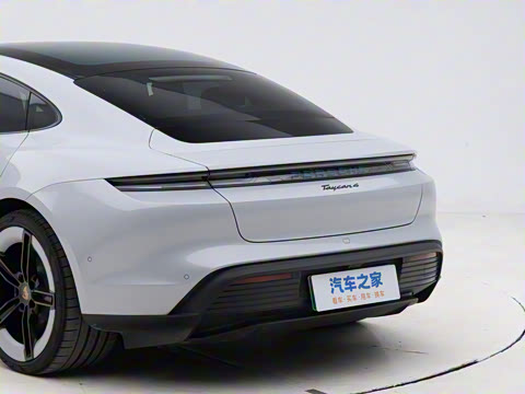 2024�� Taycan 4