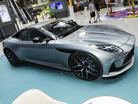 2025�� 4.0T V8 Coupe