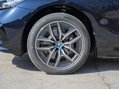 2025�� eDrive 35L M�˶���װ