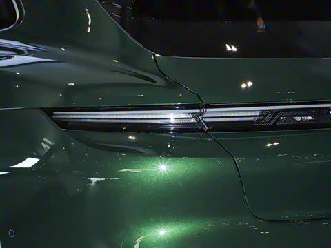 2024�� Taycan 4 Cross Turismo