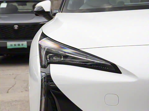 2025�� 560MAX 185kW