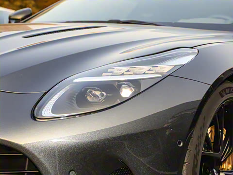 2025�� 4.0T V8 Coupe