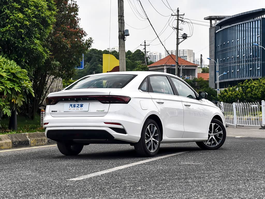Geely Emgrand II, Седан: фото поколения
