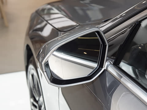 2025�� 530Li ������ M�˶���װ