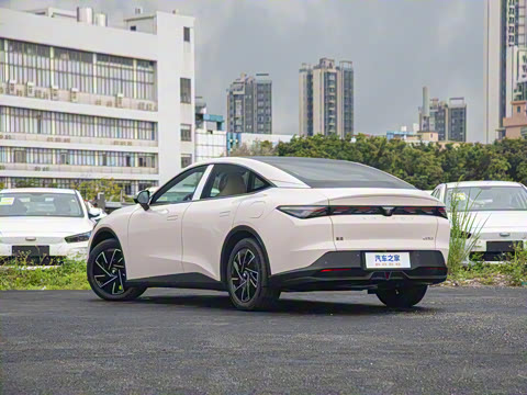 2025�� 560PRO 185kW