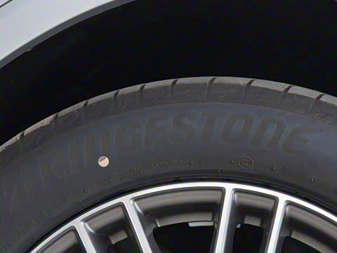 2025�� GLC 300 L 4MATIC ������ 5��