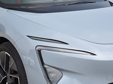 2025�� �Ŀ� Max�����