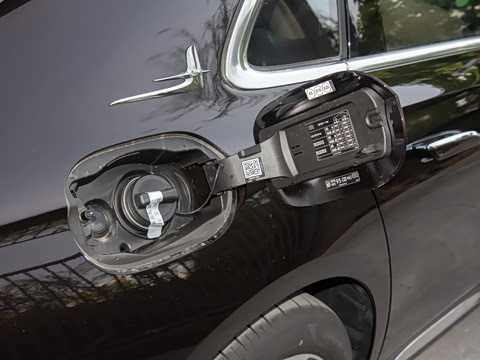 2025�� �Ŀ� E 300 L ������