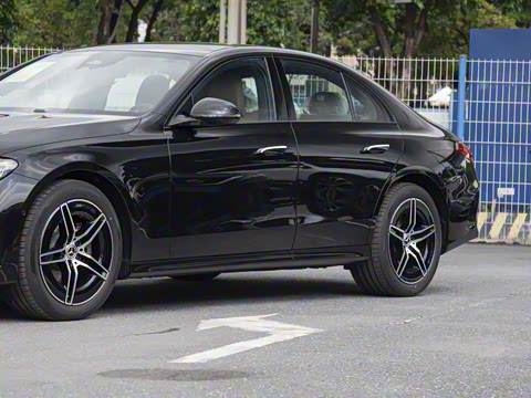 2025�� �Ŀ� E 260 �˶���