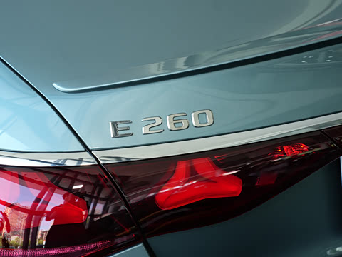 2025�� �Ŀ� E 260 �˶���