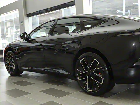 2025�� �Ŀ� Ultra���̰�