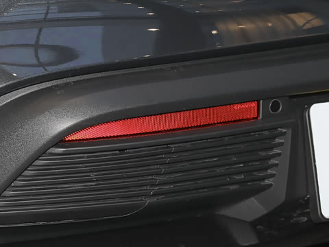 2024�� Taycan 4 Cross Turismo