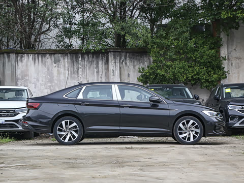 2025�� �Ŀ� 300TSI DSG׿Խ��